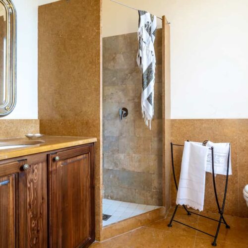 rooms and bathrooms of dar Zagara